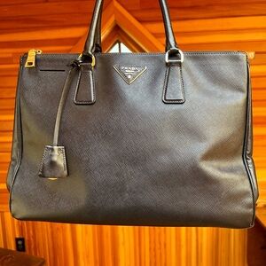 ❌SOLD❌ Prada Saffiano Leather Double Zip Tote
